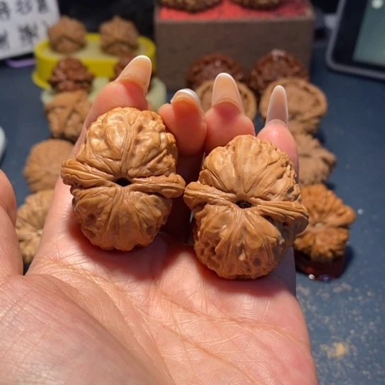 把件文玩核桃元宝40左右