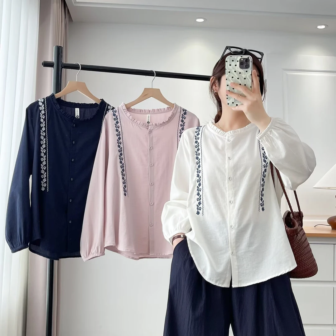 大码胖mm秋季法式复古撞色绣花圆领衬衫女宽松显瘦长袖上衣潮2552
