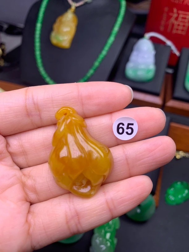 65黄翡百搭项链吊坠
