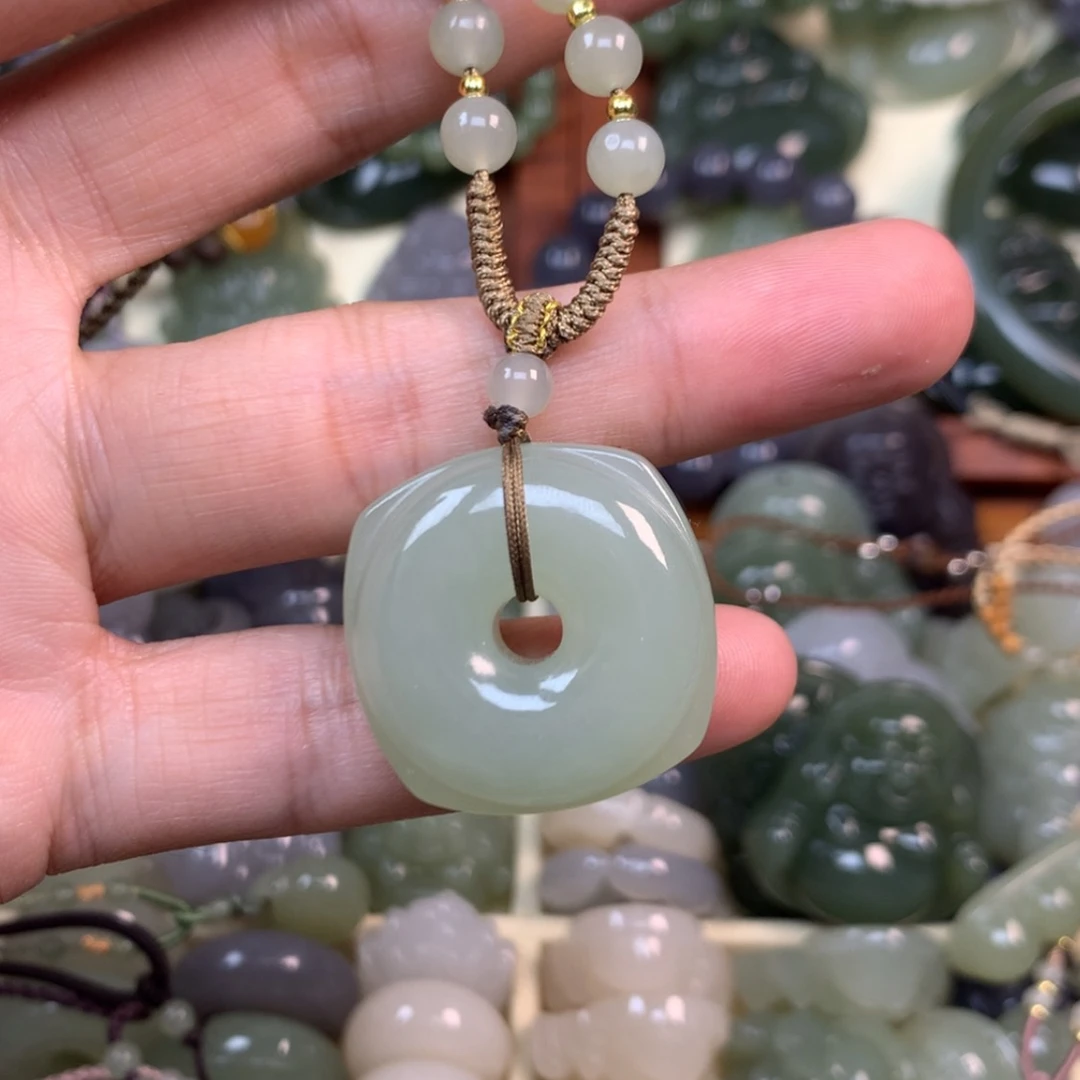 【闪购商品】颈饰未镶嵌和田玉