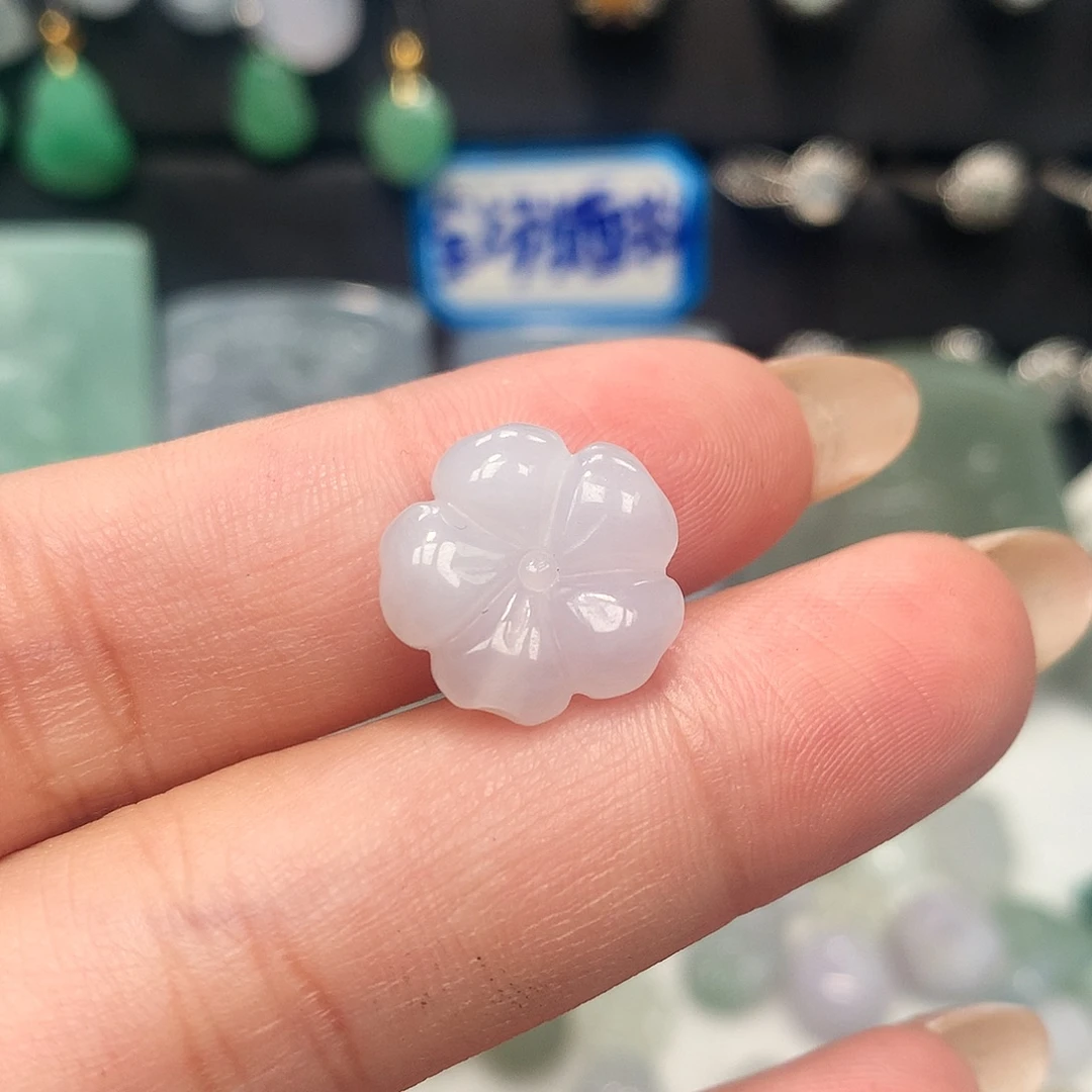 翡翠未镶嵌颈饰小花花