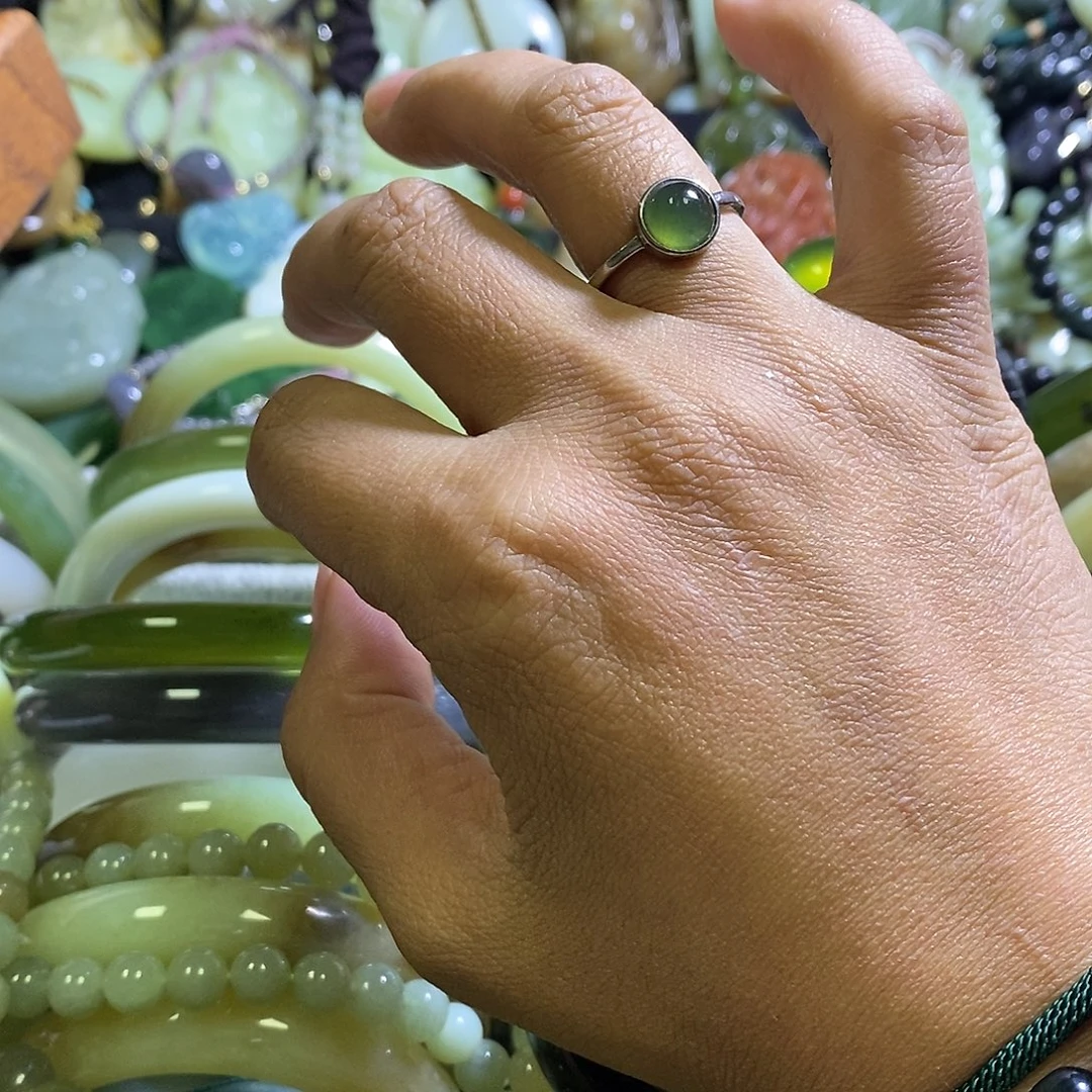 岫玉未镶嵌戒指一个