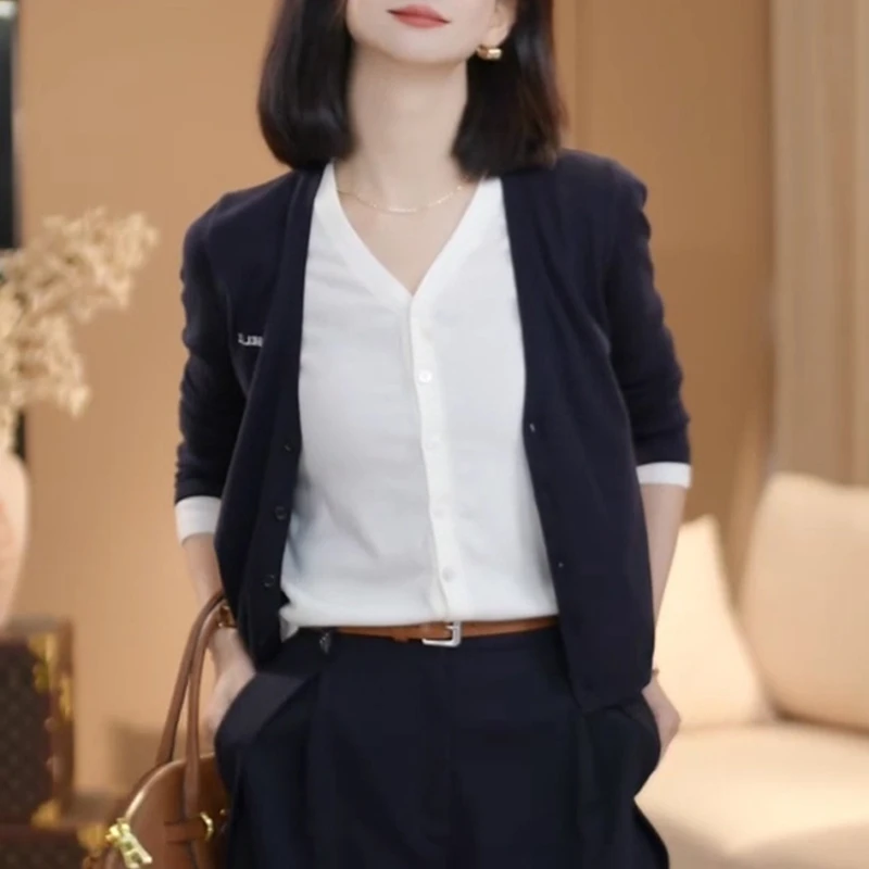 2025春秋季新款女士设计感假两件v领长袖针织开衫撞色修身上衣服