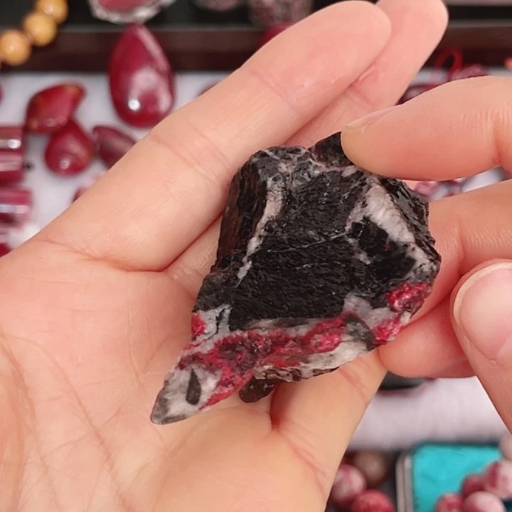 天然辰砂原石毛料