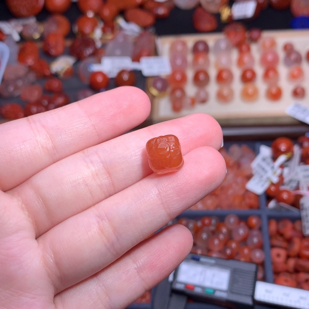 南红玛瑙未镶嵌珠宝半成品柿子