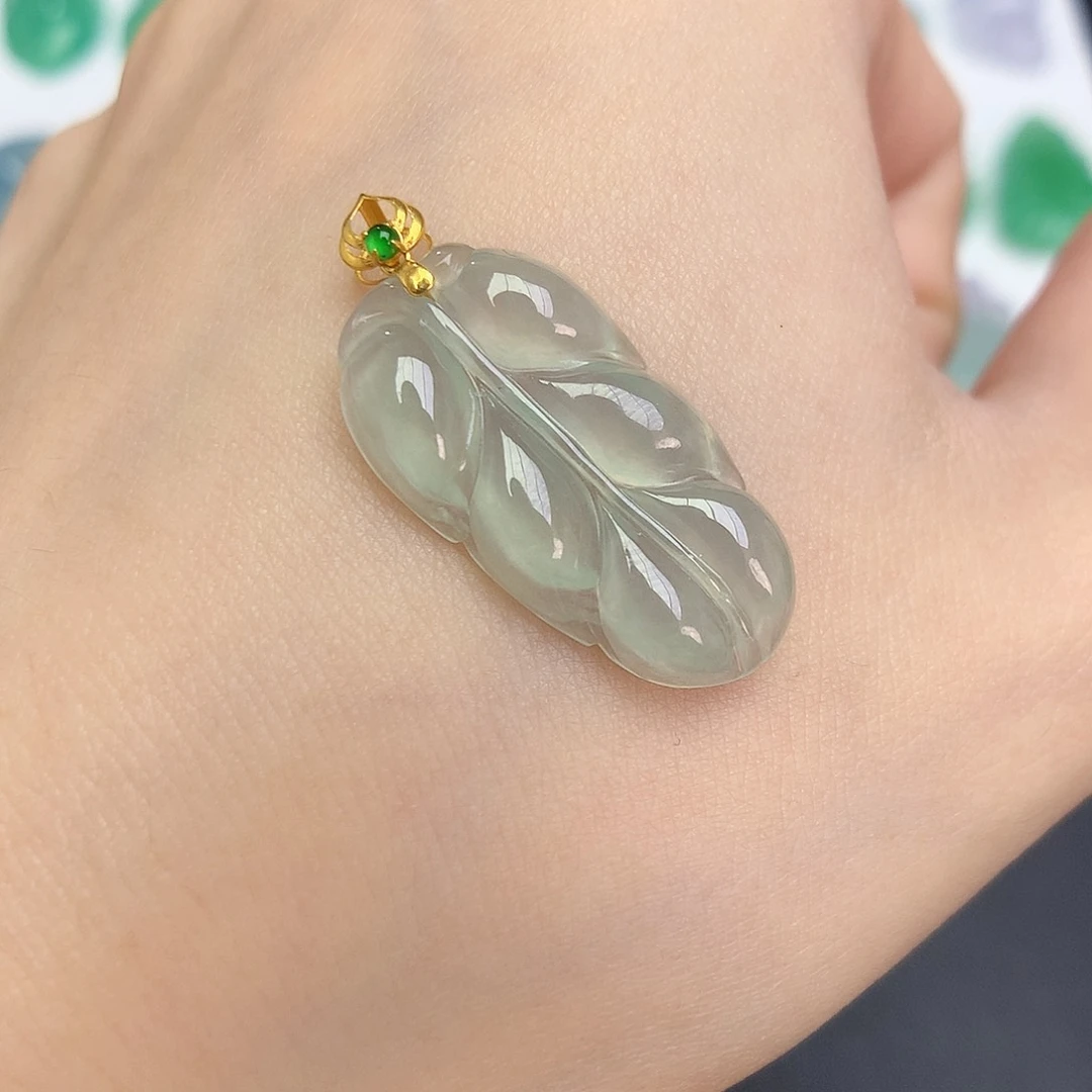 翡翠18K金镶嵌颈饰88888888888888888888