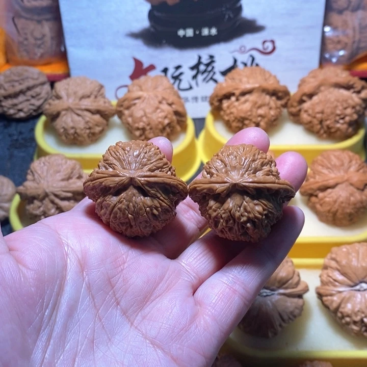 文玩核桃把件白狮子 37