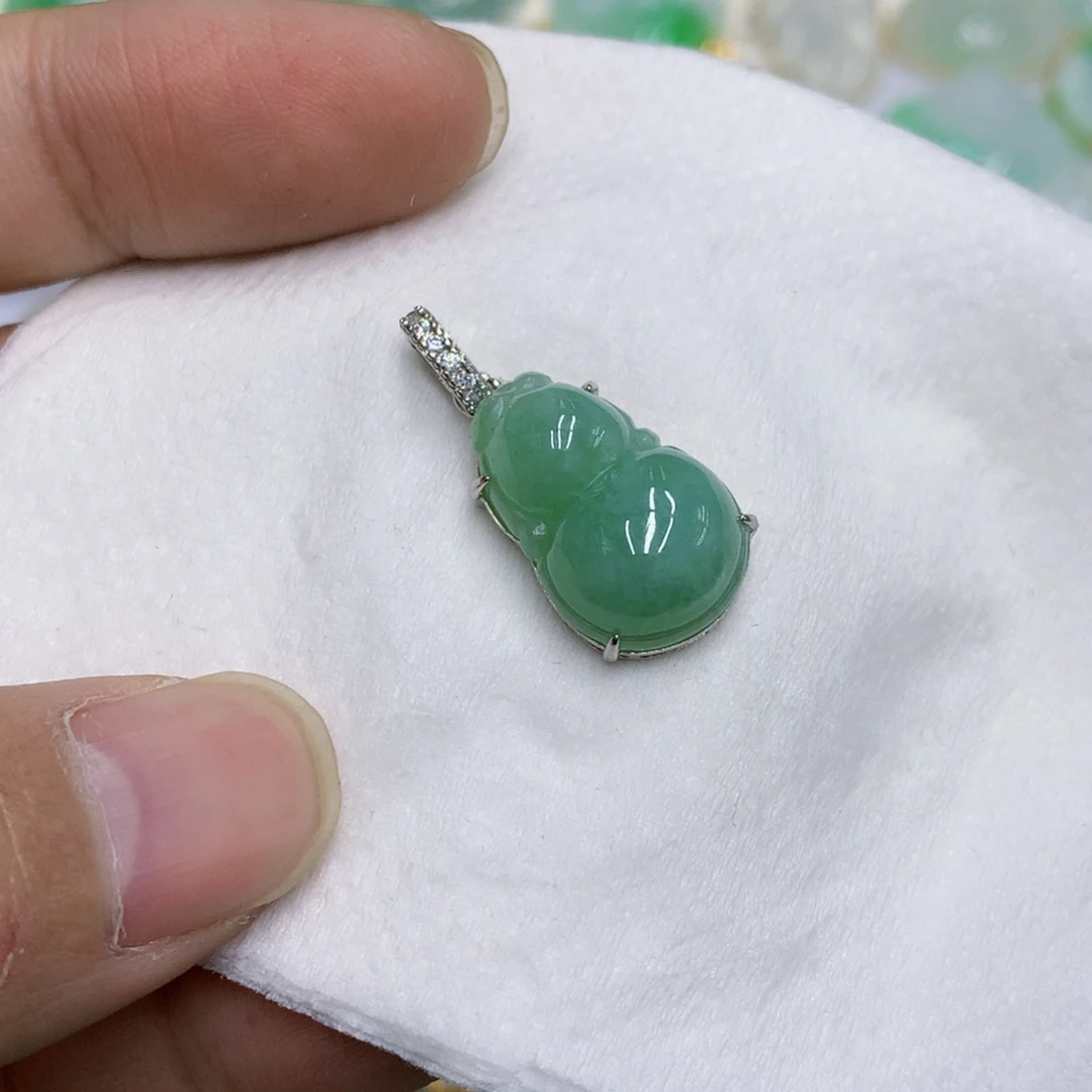 翡翠银S925镶嵌颈饰翡翠