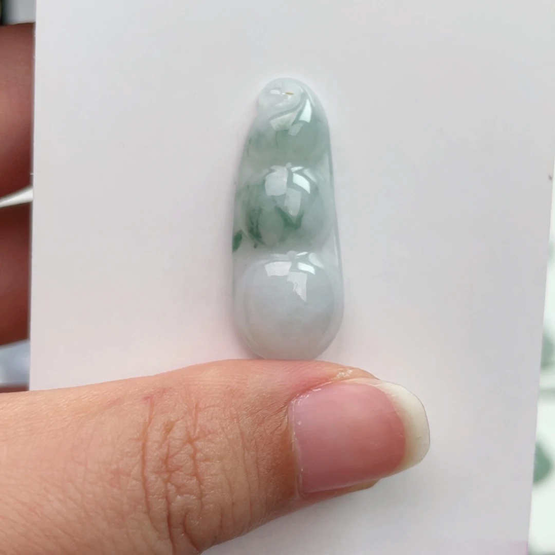 翡翠未镶嵌颈饰福豆