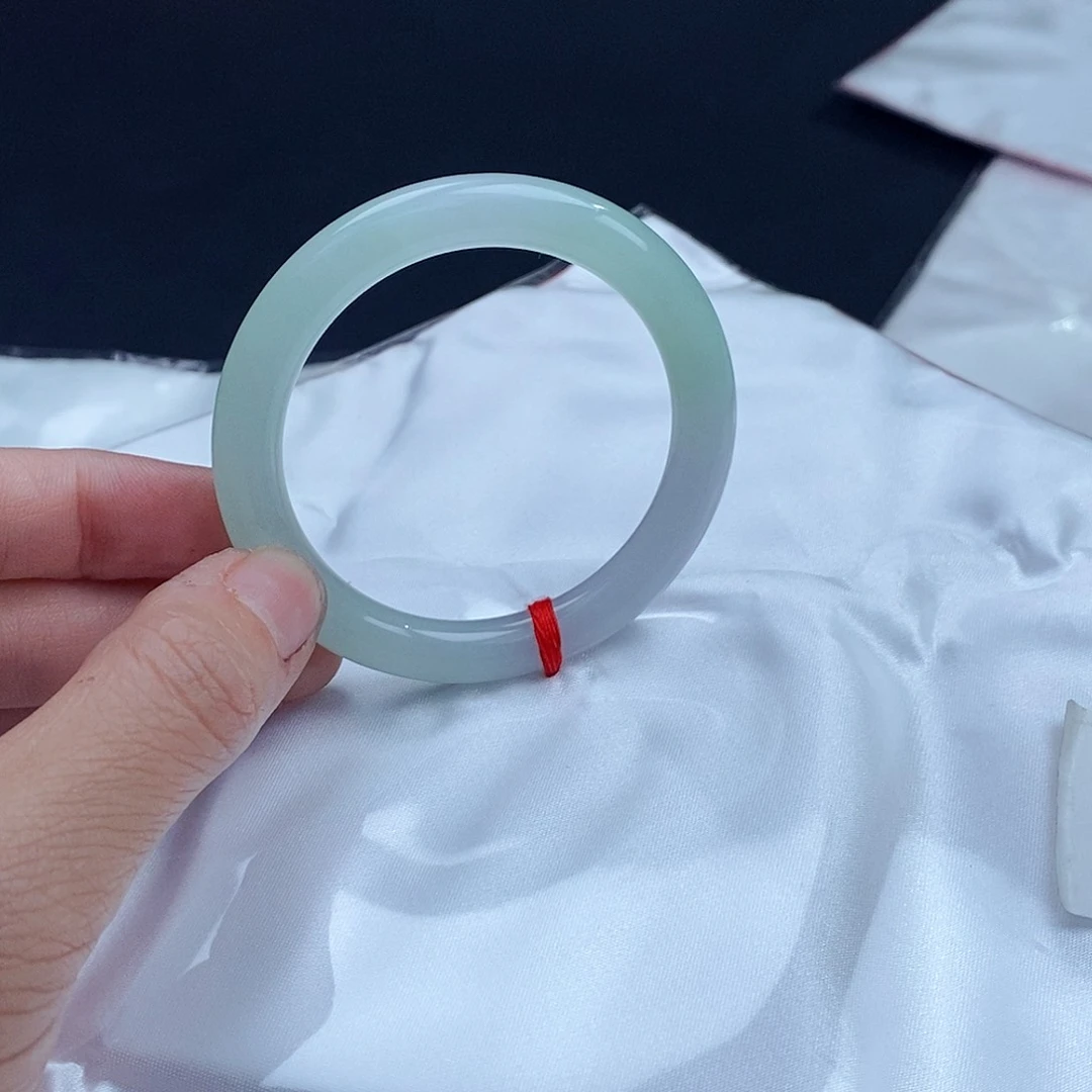 翡翠手镯未镶嵌翡翠