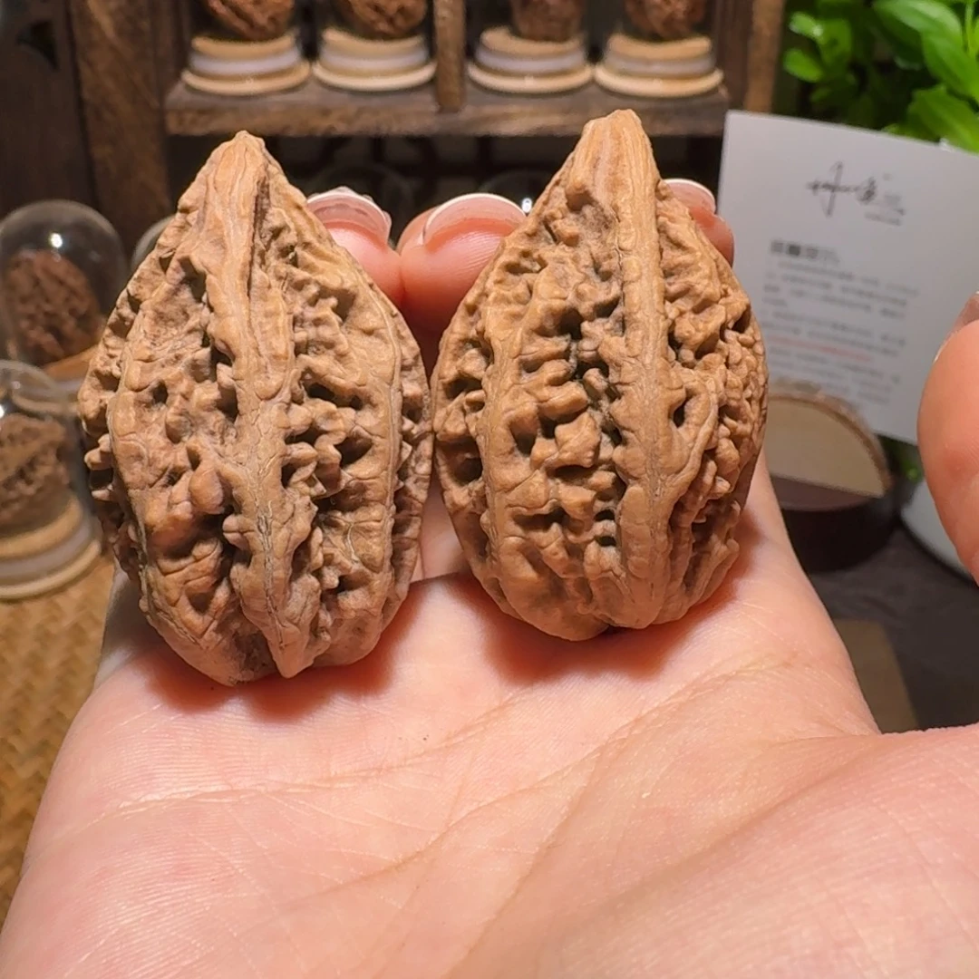 文玩核桃把件凤冠塔