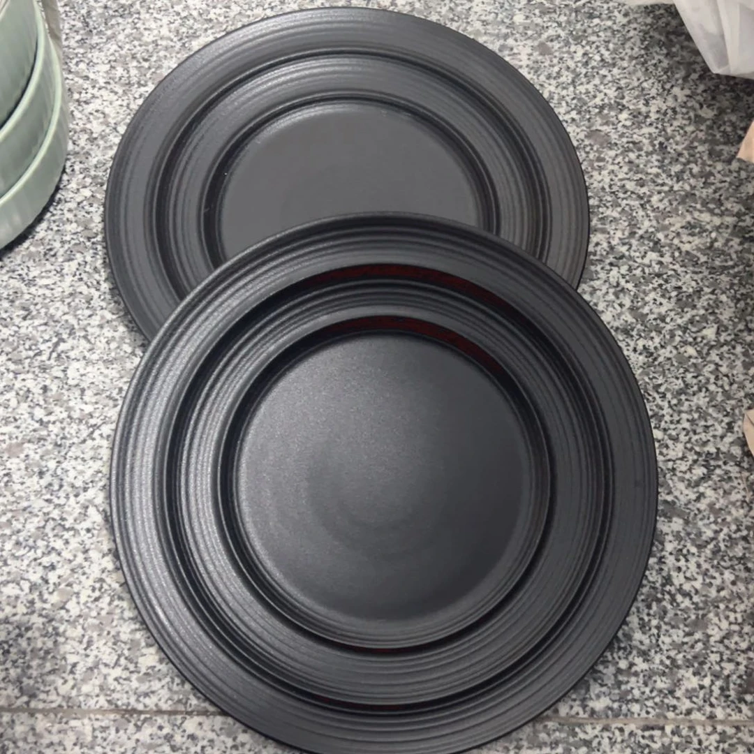 瓷伊****?黑色螺纹浅盘