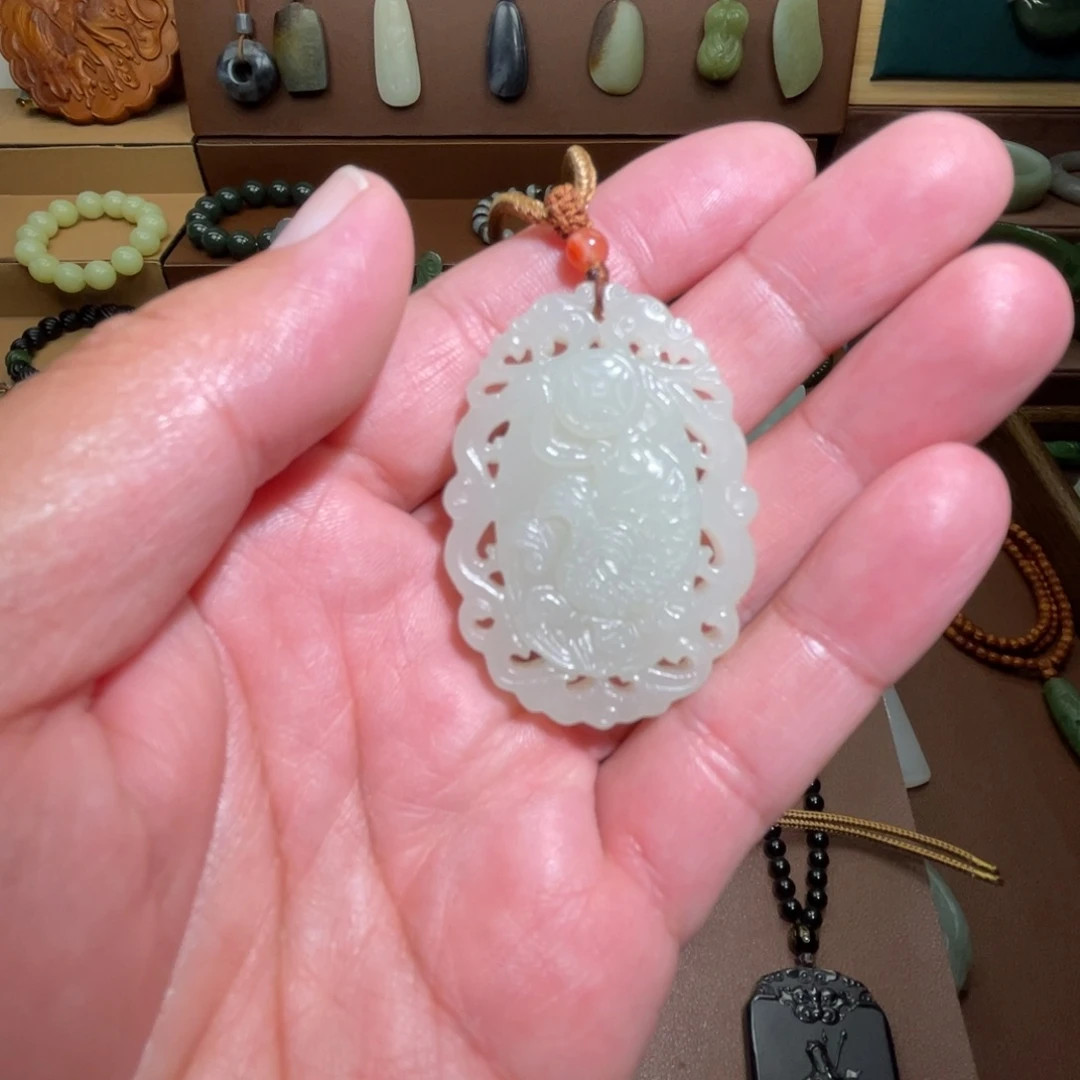 s***b和田玉未镶嵌颈饰