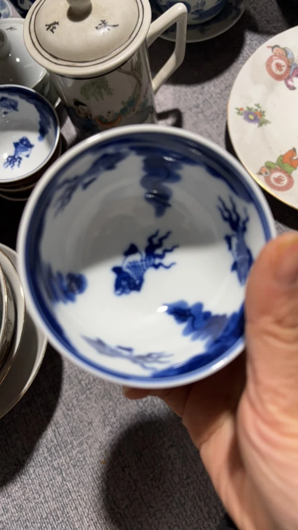 青花釉下彩人物主人杯  80毫升左右