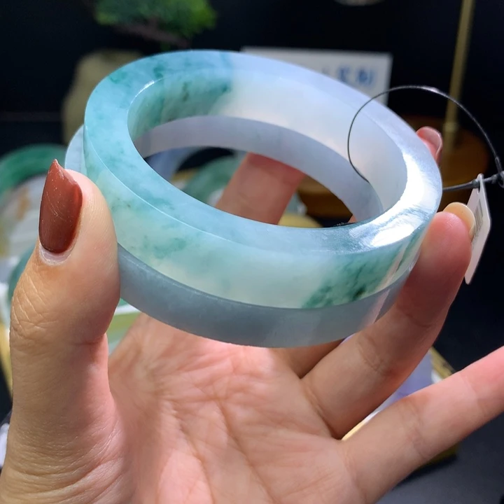 定制翡翠未镶嵌翡翠手镯