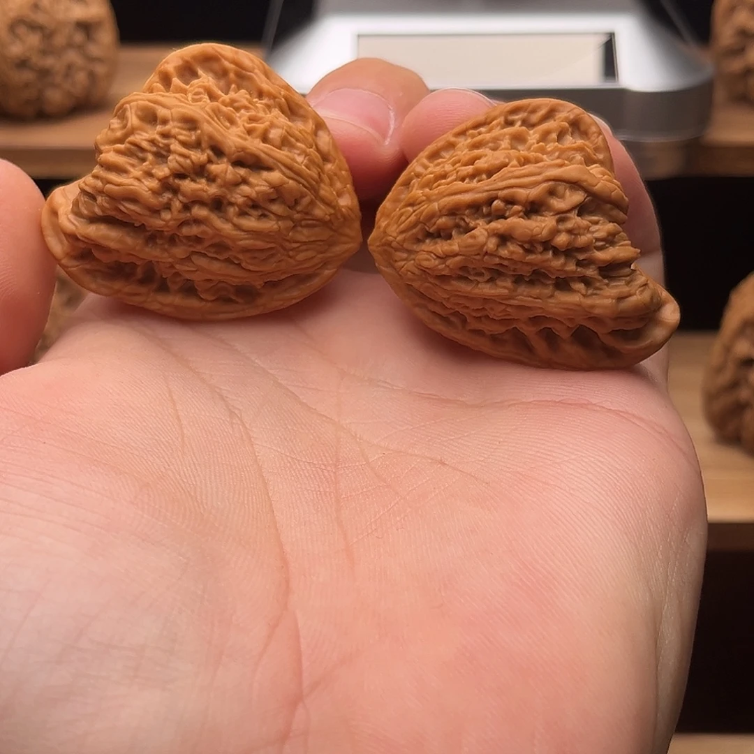 文玩核桃吊坠密纹天残