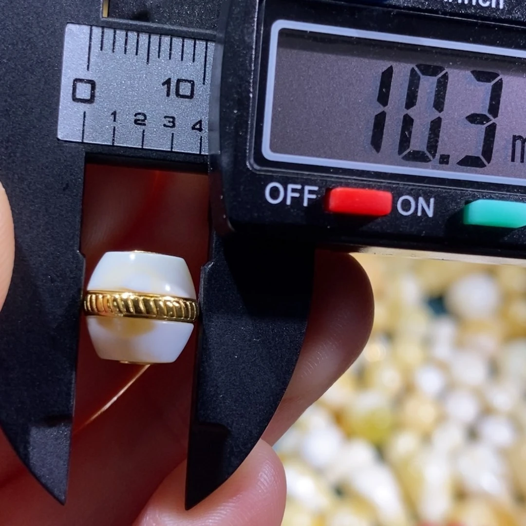 琥珀裸石未镶嵌配饰