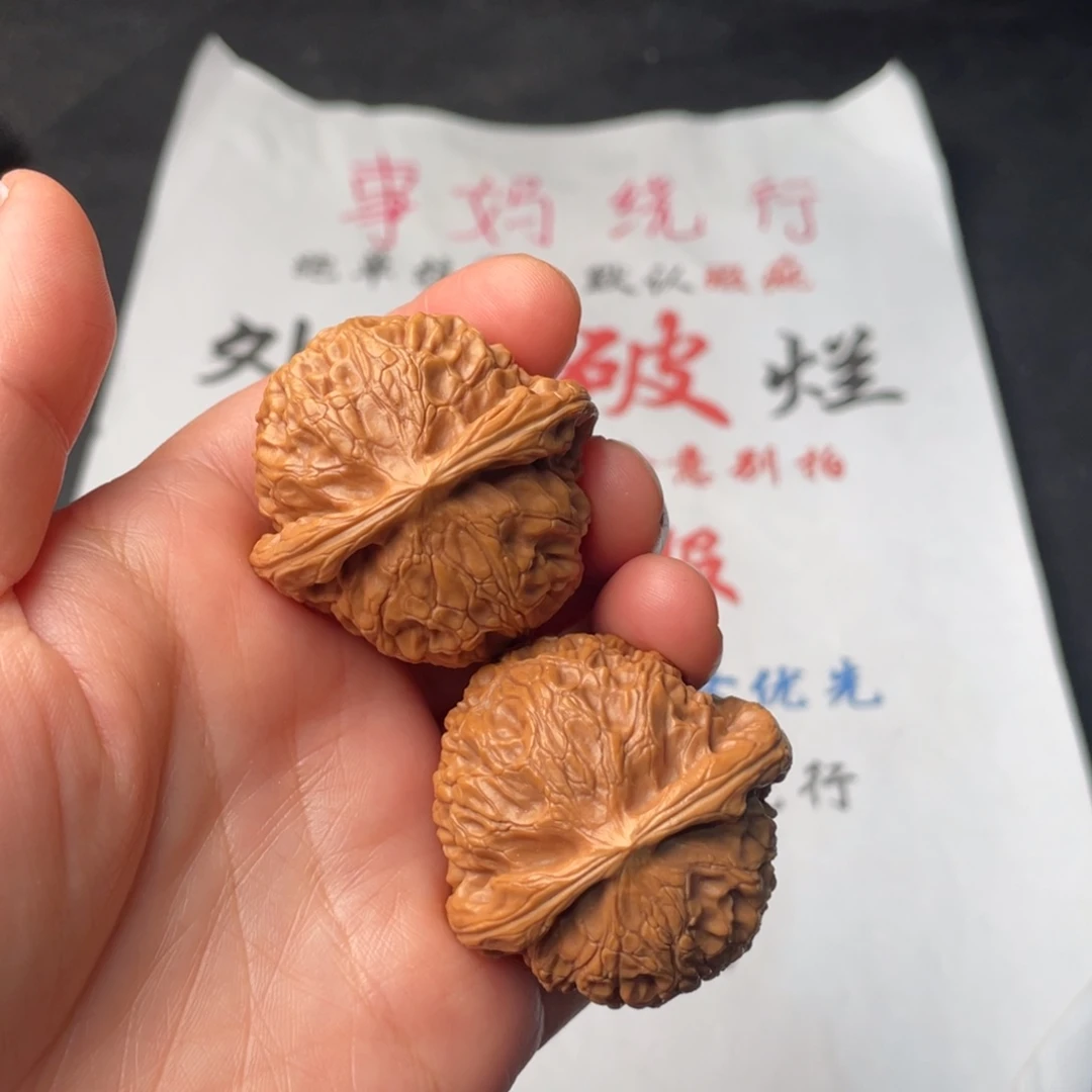 文玩核桃把件880。40宫灯