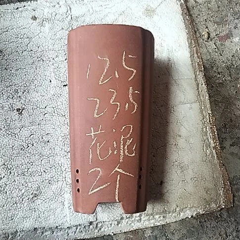 红泥四方签筒两个花盆花泥