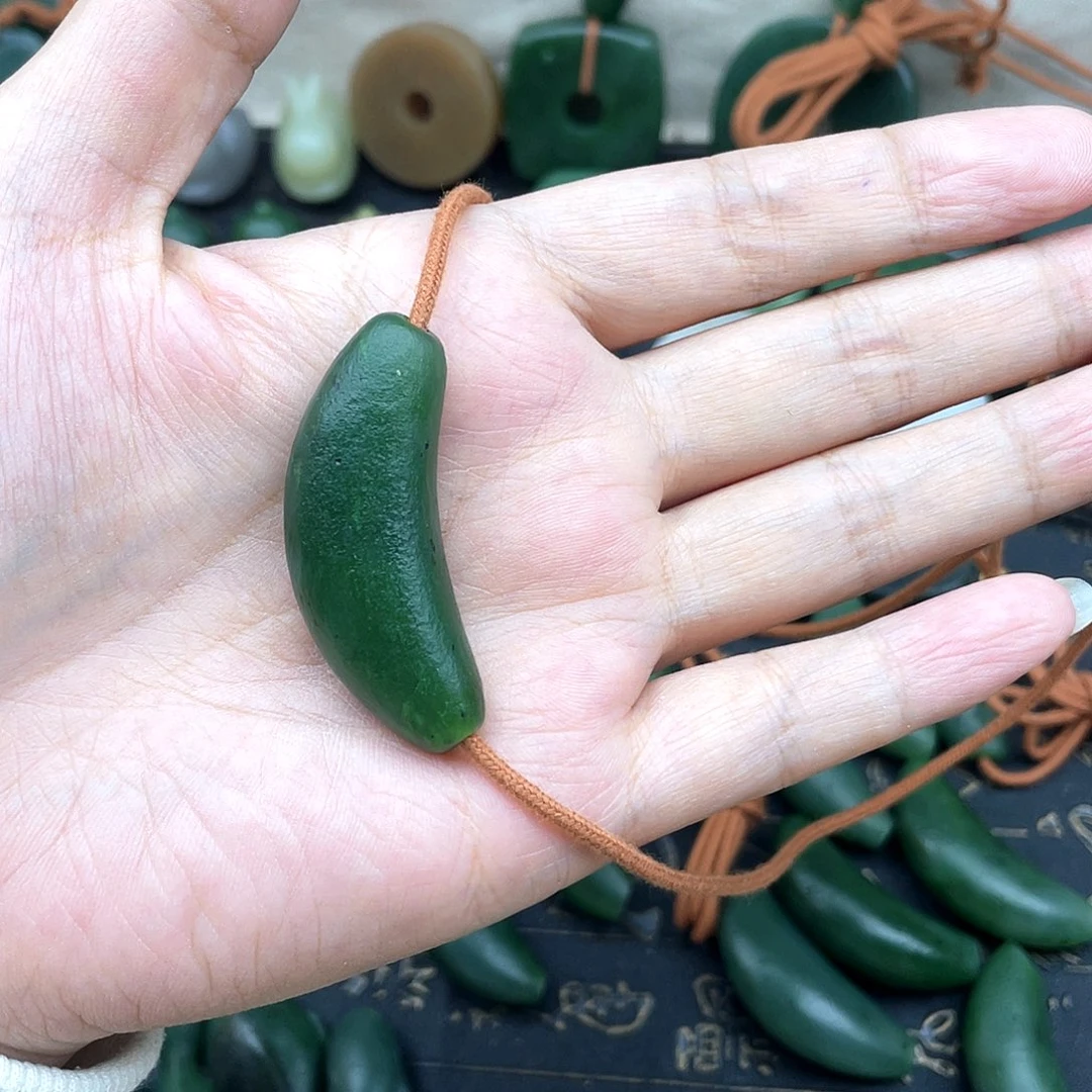 颈饰未镶嵌和田玉（糖玉）小**学