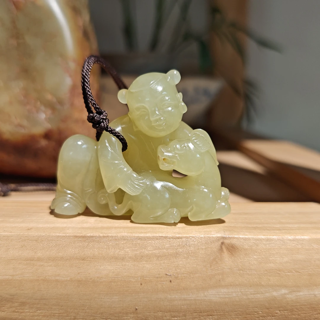 高度玉化晶莹玉润新疆和田黄玉古朴童子戏貔貅把玩件色黄油润