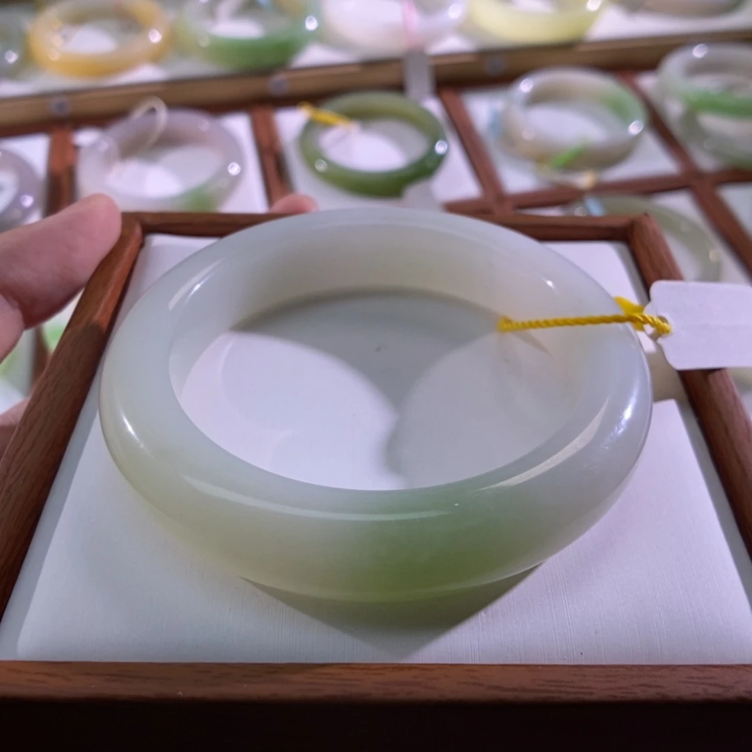 【闪购商品】未镶嵌手镯和田玉（翠青玉）