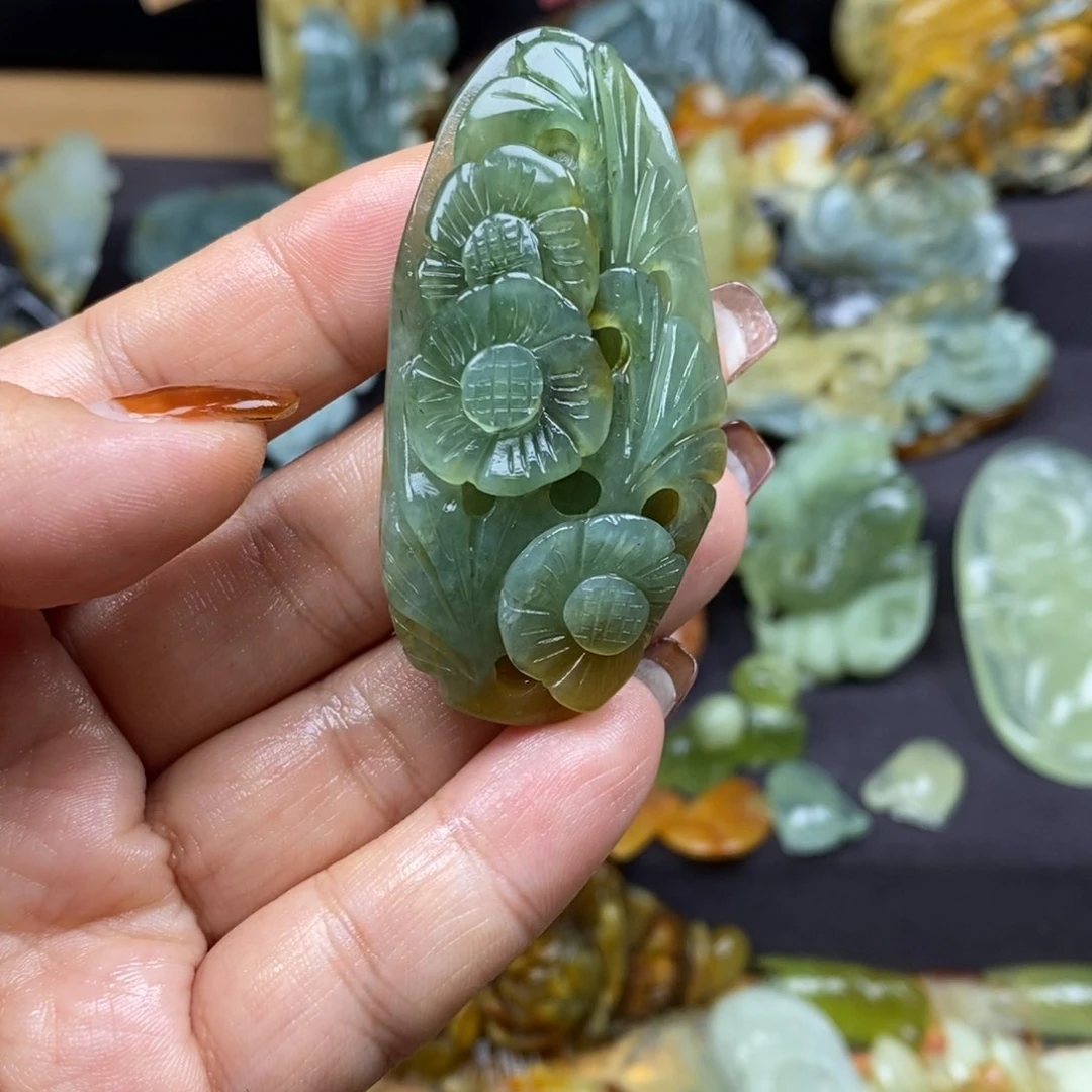 蛇纹石玉颈饰未镶嵌