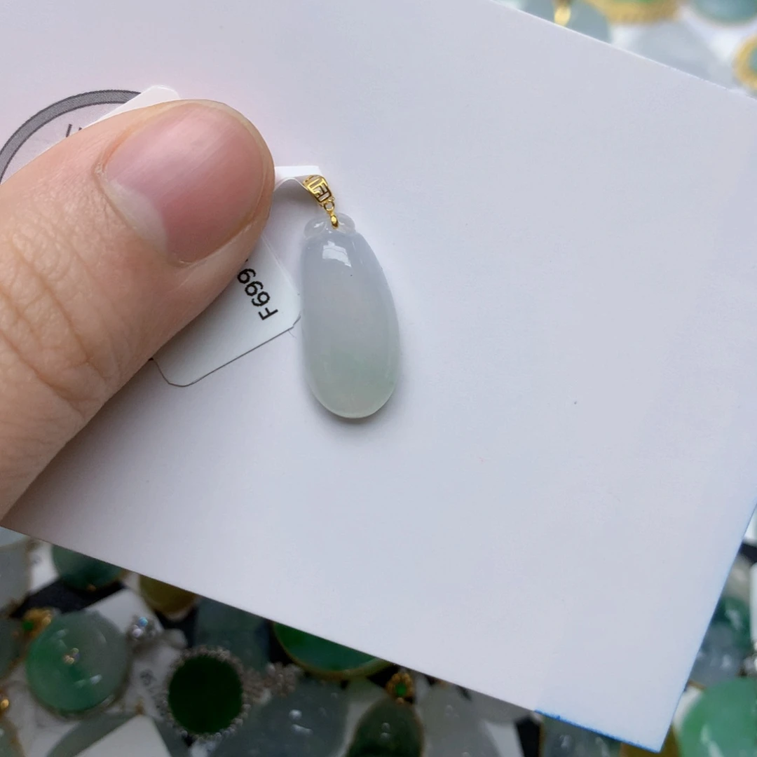 翡翠18K金镶嵌颈饰天然A货翡翠