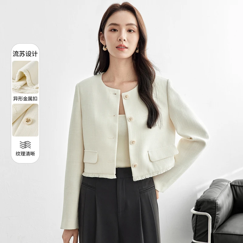 尚都比拉【小香风】通勤圆领金属扣流苏垫肩肌理感短款外套58260