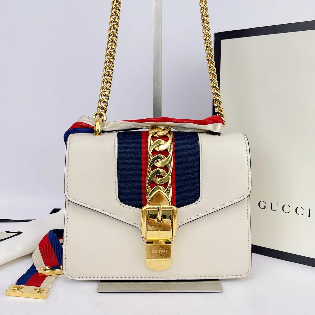 95新 GUCCI/古驰 古驰 白色塞尔维亚斜挎包底长18 J584