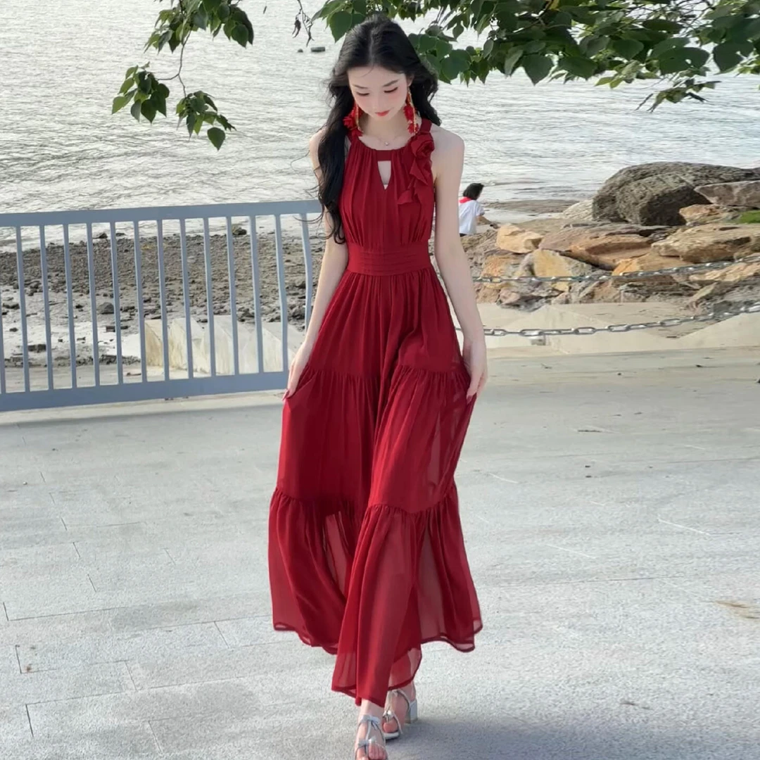 法式红色挂脖吊带连衣裙子夏季2025新款海边度假气质收腰沙滩长裙