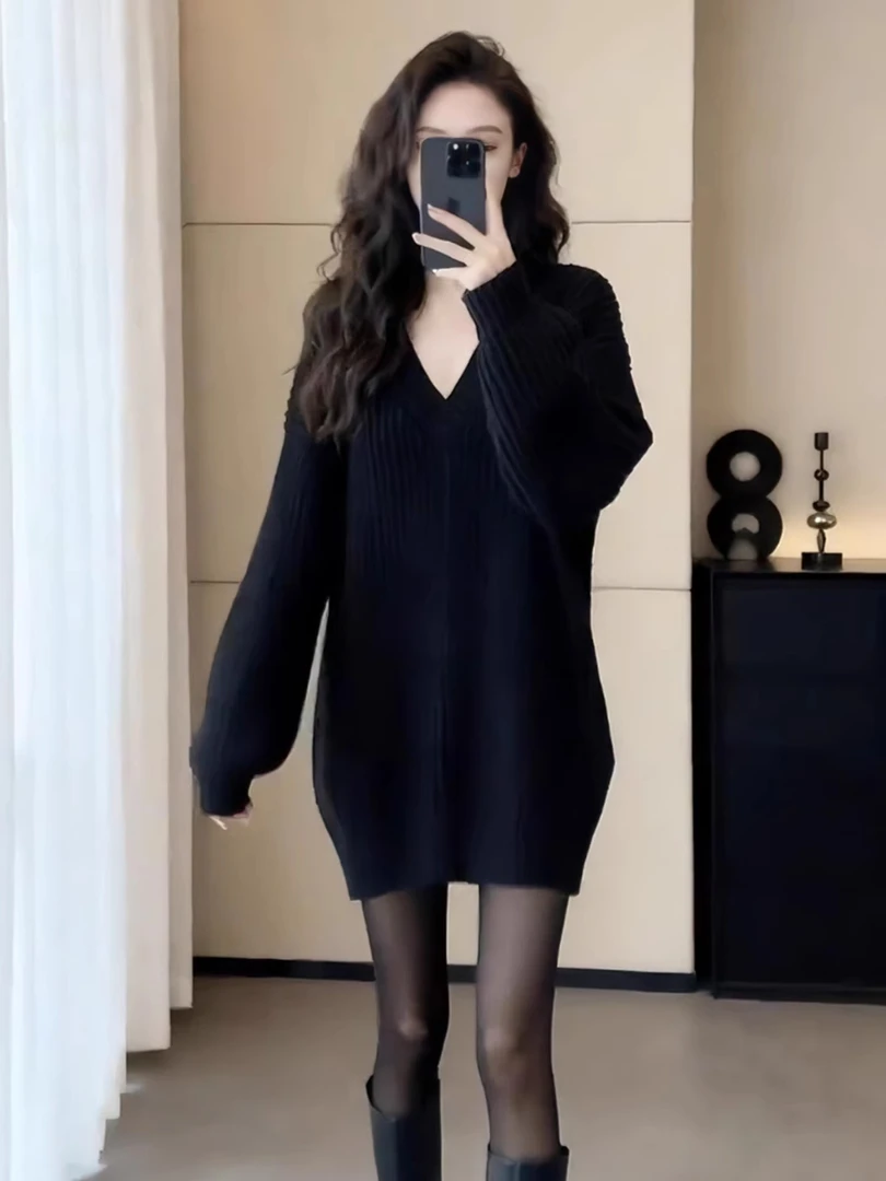 慵懒风气质宽松V领黑色毛衣女装2025秋冬新款中长款休闲针织上衣