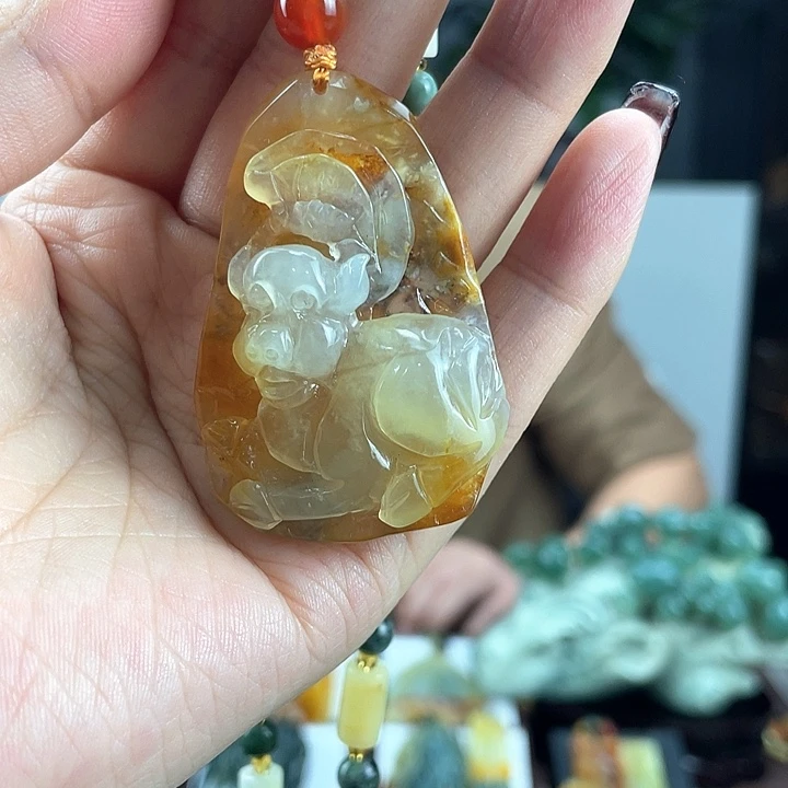 蛇纹石玉颈饰未镶嵌