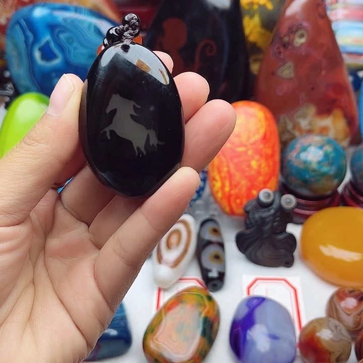 玛瑙/玉髓未镶嵌珠宝奇石