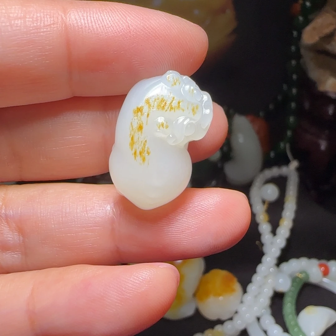 往***北和田玉未镶嵌颈饰