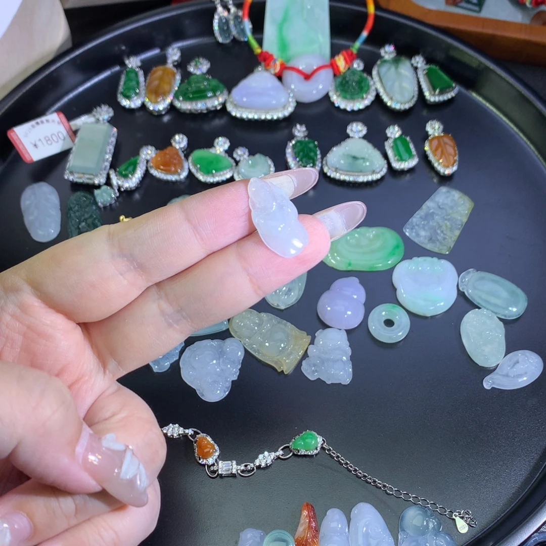 翡翠未镶嵌吊坠(不含链)武财爷