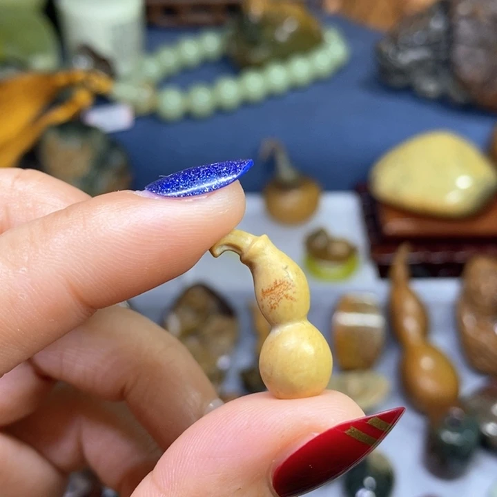 岫岩河磨玉（透闪石质玉）葫芦未镶嵌