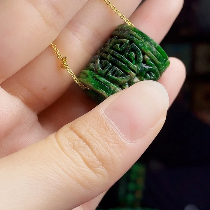 翡翠未镶嵌颈饰多样性