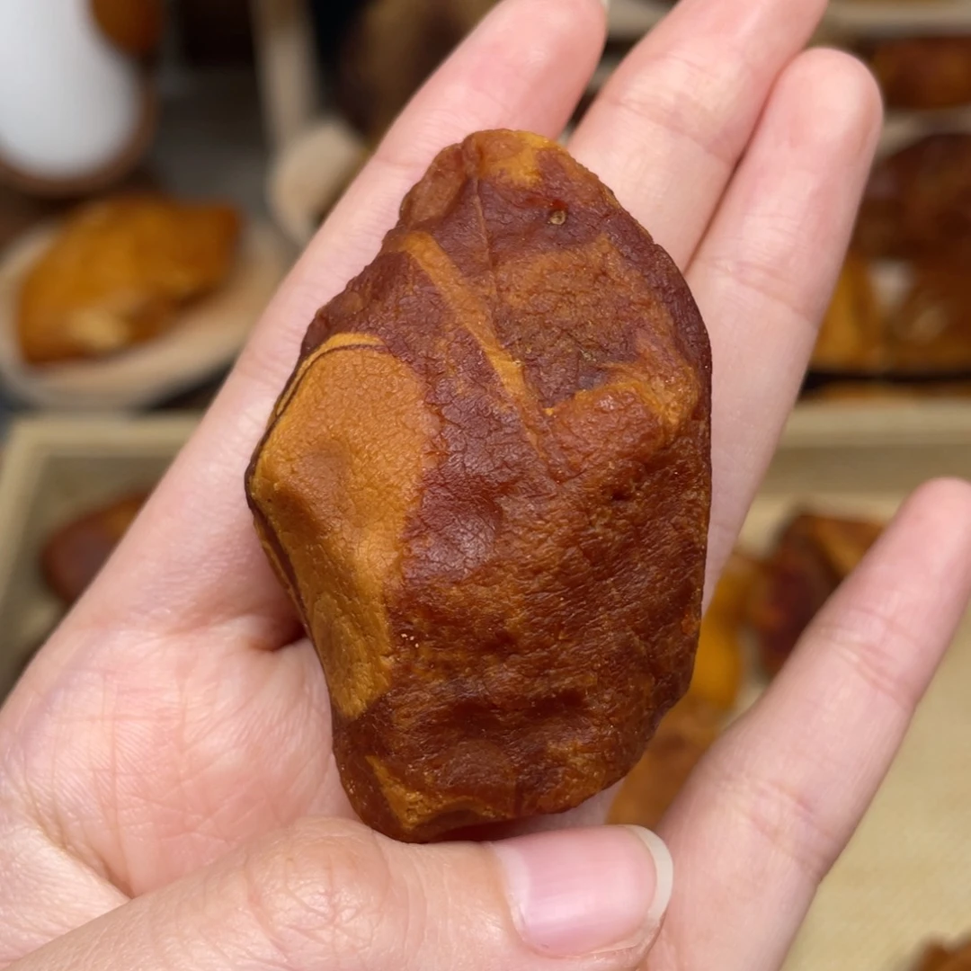未镶嵌琥珀珠宝奇石