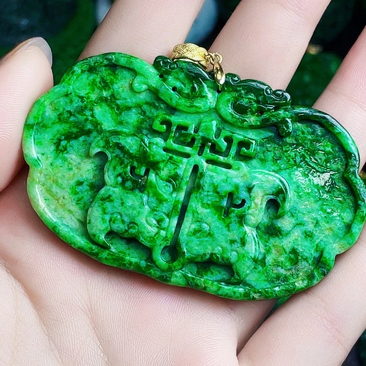 翡翠未镶嵌颈饰多样性