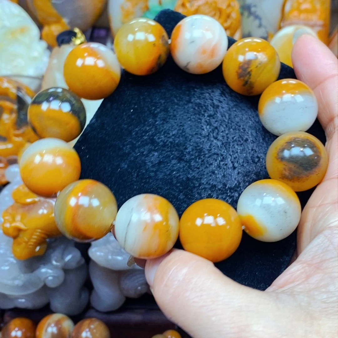 未镶嵌石英质玉（黄龙玉）颈饰