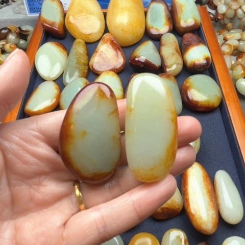 和田玉颈饰未镶嵌光*哥