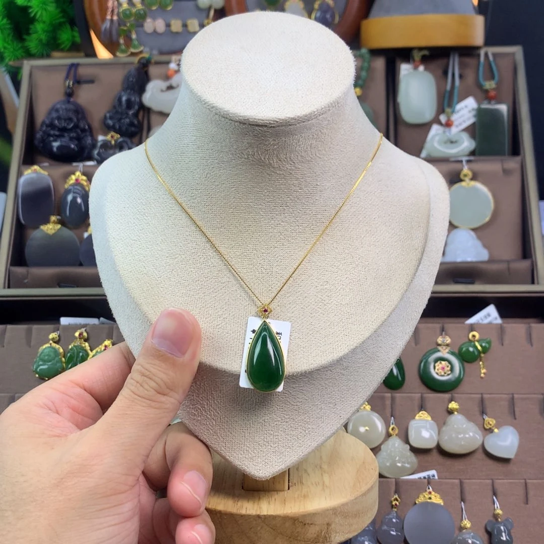 和田玉吊坠18K金镶嵌