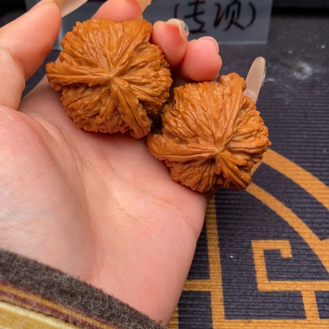 城***事文玩核桃吊坠白狮子