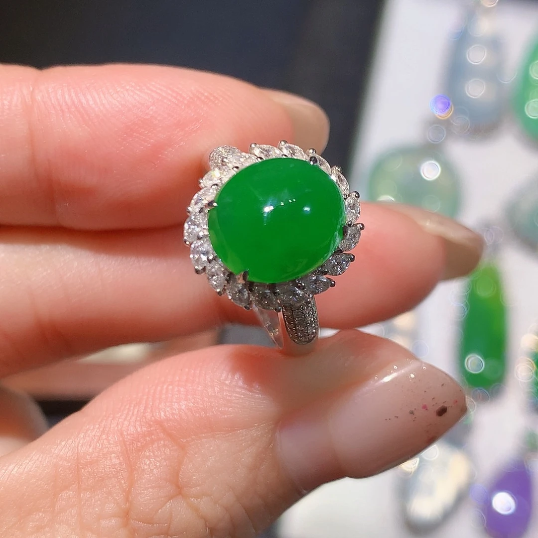 18K金镶嵌戒指翡翠戒指