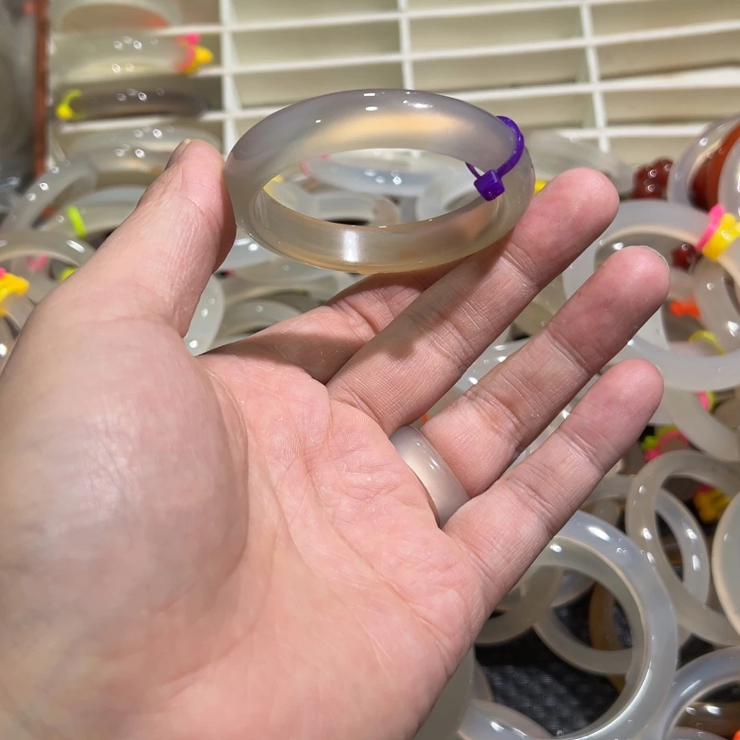 玛瑙/玉髓未镶嵌手镯53圈有包容16