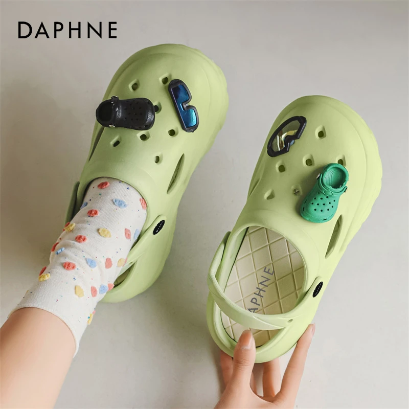 达芙妮厚底洞洞鞋新款增高时尚半拖外穿包头拖防滑网红超火沙滩鞋