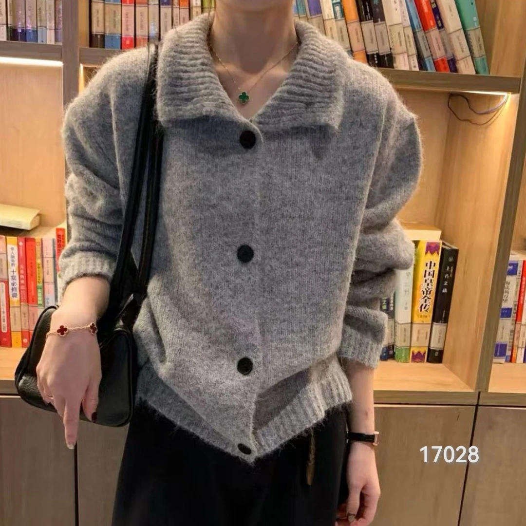 17028 CHUXUN（部分无水洗唛，介意慎拍)立领款长袖针织开衫