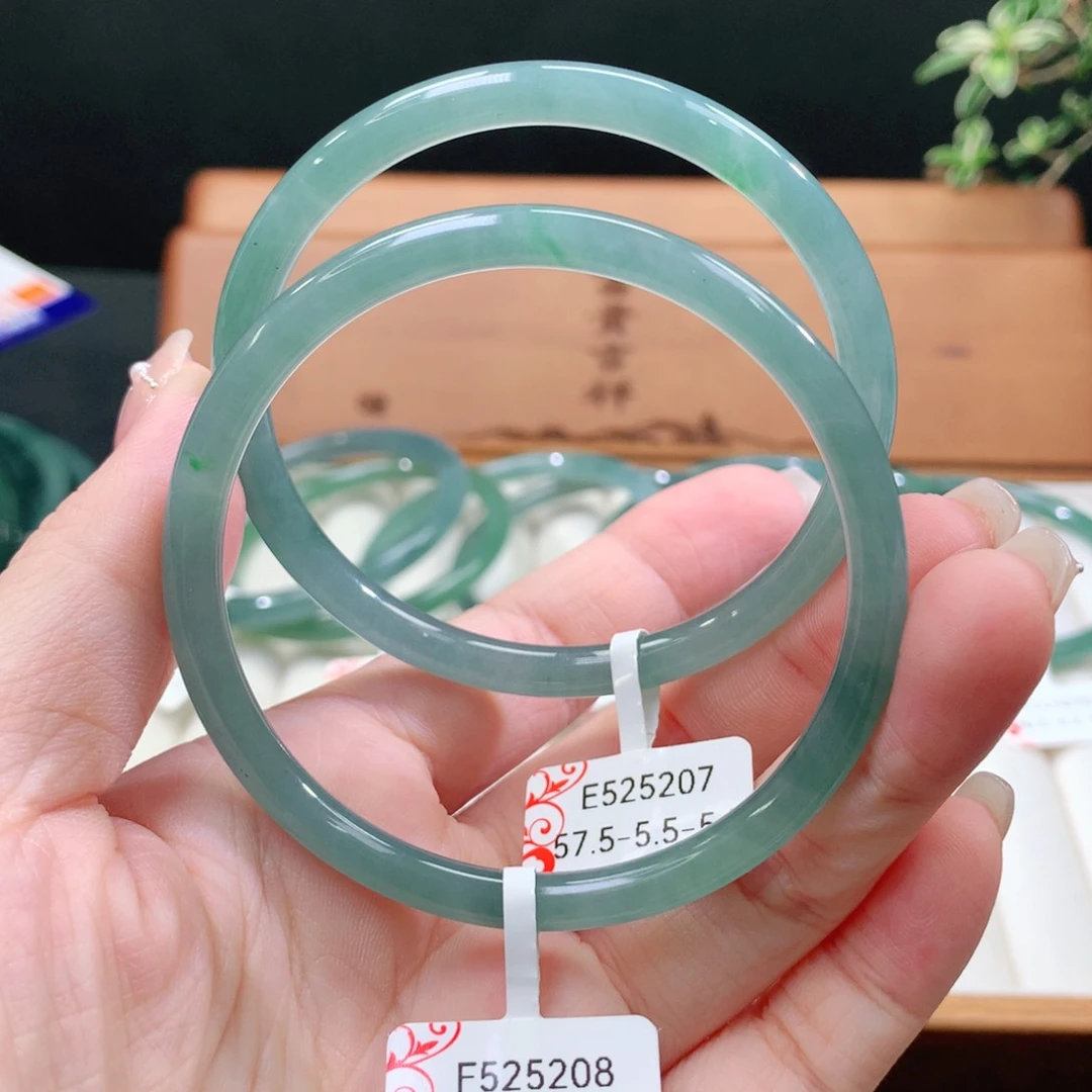 翡翠手镯未镶嵌天然