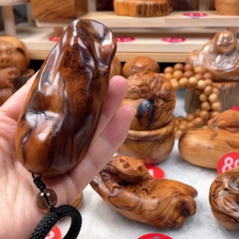 【闪购商品】柏木王***哥太行陈华瘤把件